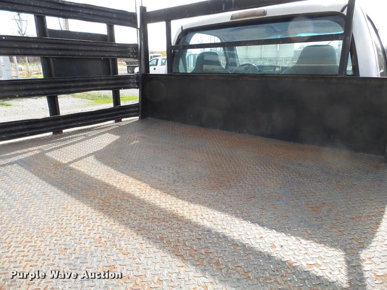 image for item K3401 2001 Dodge Ram 3500 flatbed pickup truck