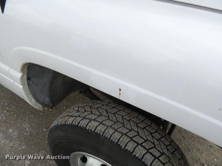 image for item K3401 2001 Dodge Ram 3500 flatbed pickup truck