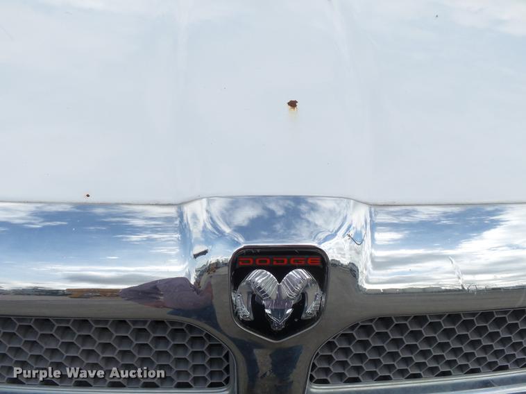 image for item K3401 2001 Dodge Ram 3500 flatbed pickup truck