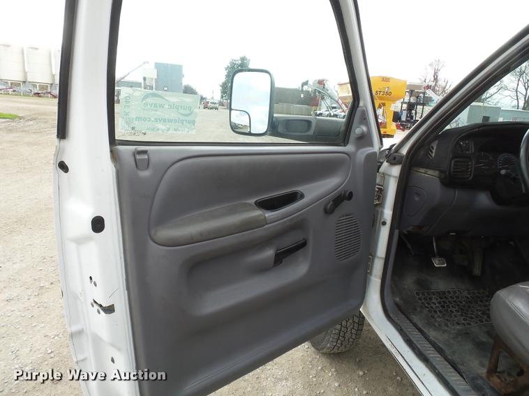 image for item K3401 2001 Dodge Ram 3500 flatbed pickup truck