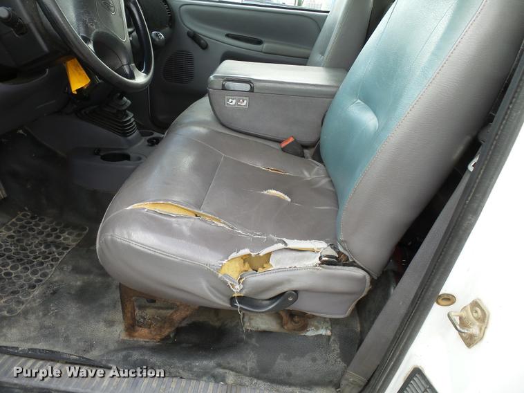 image for item K3401 2001 Dodge Ram 3500 flatbed pickup truck