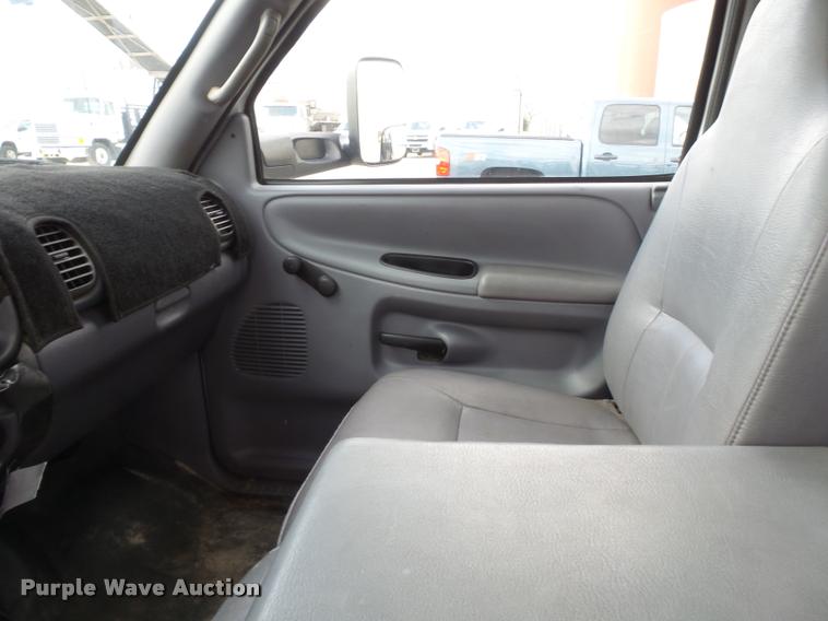 image for item K3401 2001 Dodge Ram 3500 flatbed pickup truck