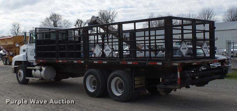 image for item K3402 1998 Mack CH613 flatbed truck