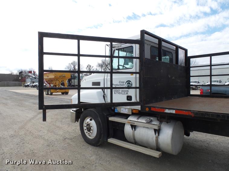 image for item K3402 1998 Mack CH613 flatbed truck