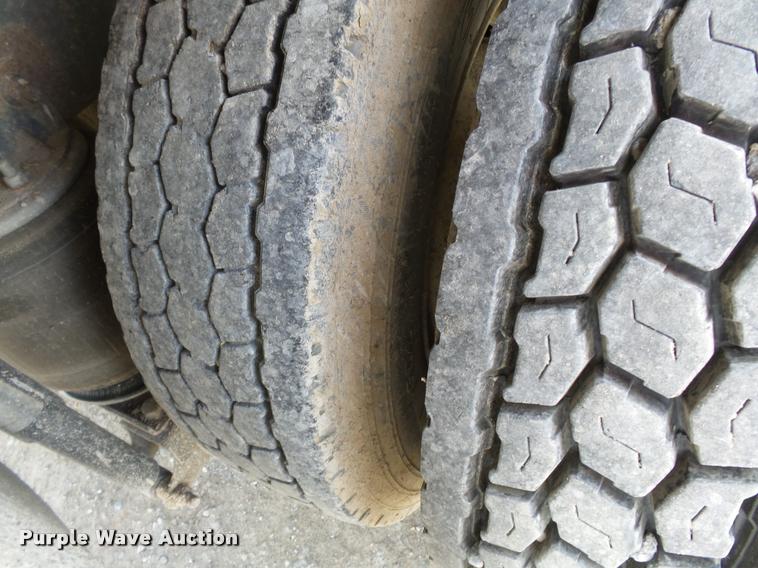 image for item K3402 1998 Mack CH613 flatbed truck