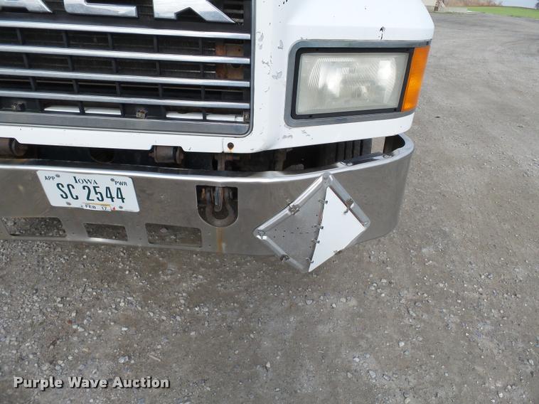 image for item K3402 1998 Mack CH613 flatbed truck