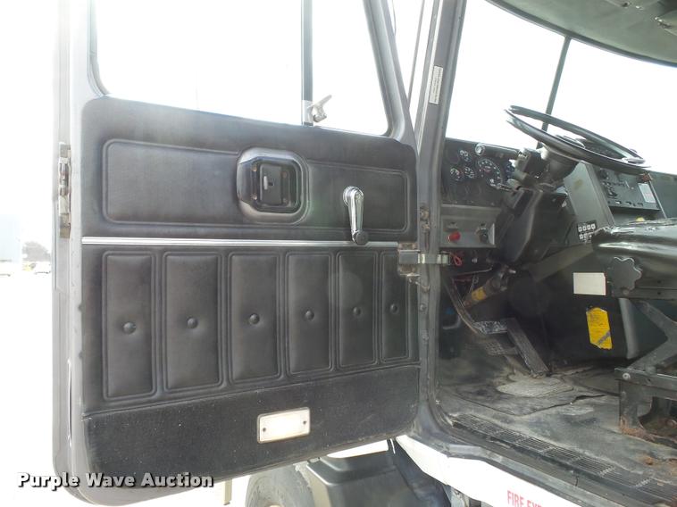 image for item K3402 1998 Mack CH613 flatbed truck