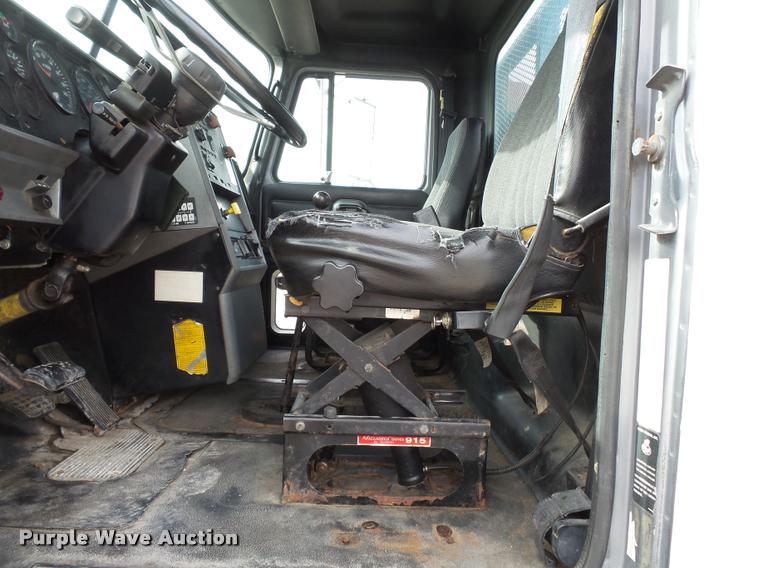 image for item K3402 1998 Mack CH613 flatbed truck