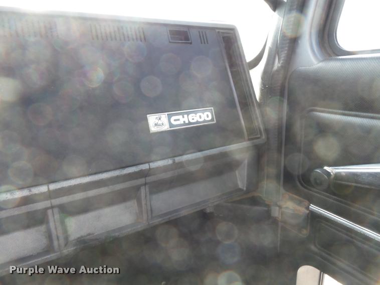 image for item K3402 1998 Mack CH613 flatbed truck