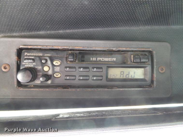 image for item K3402 1998 Mack CH613 flatbed truck