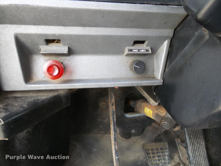 image for item K3402 1998 Mack CH613 flatbed truck