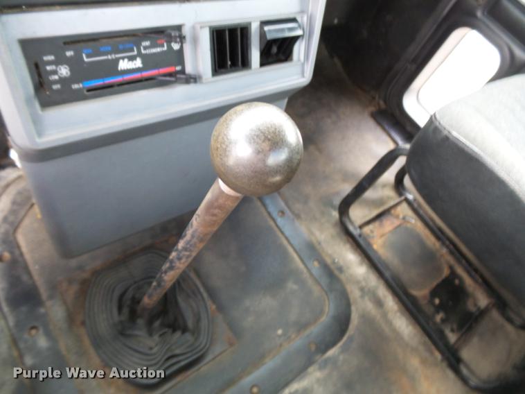 image for item K3402 1998 Mack CH613 flatbed truck