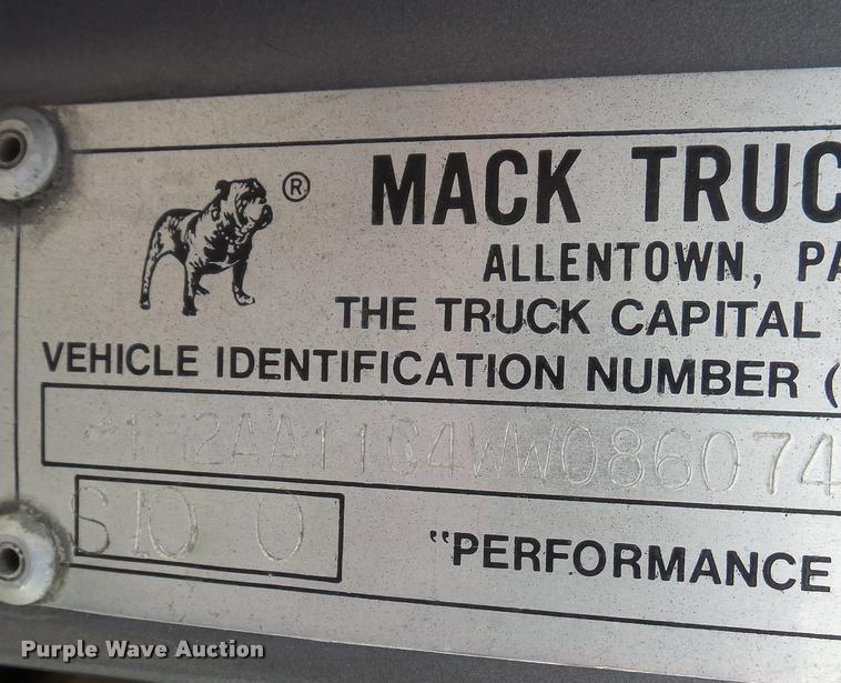 image for item K3402 1998 Mack CH613 flatbed truck