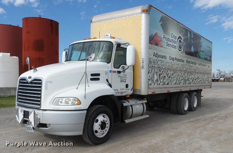 image for item K3404 2005 Mack CXN613 box truck
