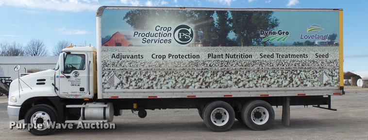 image for item K3404 2005 Mack CXN613 box truck