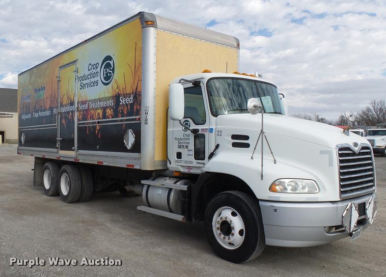 image for item K3404 2005 Mack CXN613 box truck