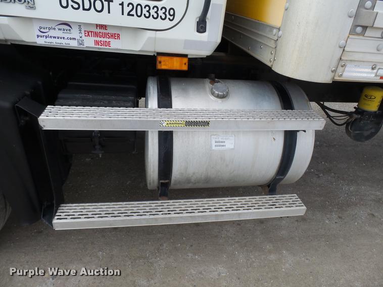 image for item K3404 2005 Mack CXN613 box truck