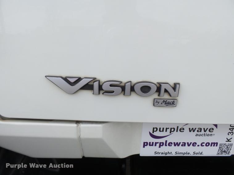 image for item K3404 2005 Mack CXN613 box truck