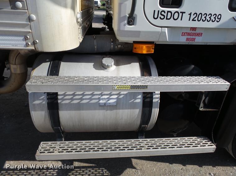 image for item K3404 2005 Mack CXN613 box truck