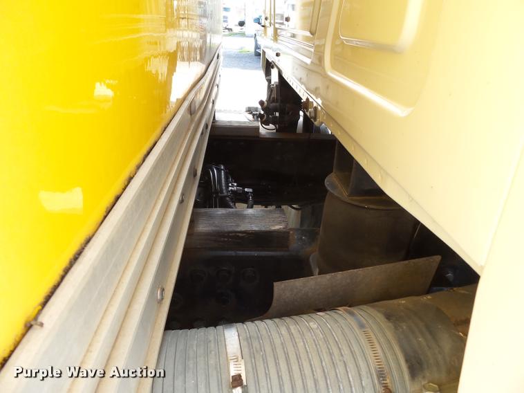 image for item K3404 2005 Mack CXN613 box truck