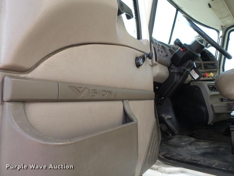 image for item K3404 2005 Mack CXN613 box truck