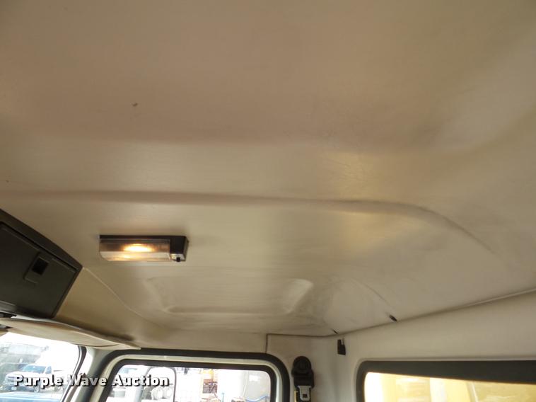 image for item K3404 2005 Mack CXN613 box truck