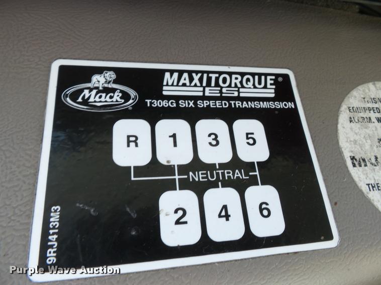 image for item K3404 2005 Mack CXN613 box truck