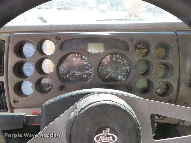 image for item K3404 2005 Mack CXN613 box truck