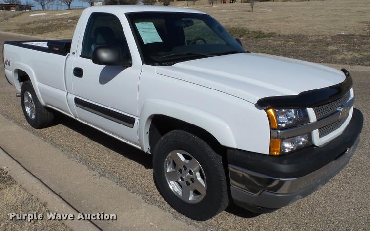 image for item L1630 2005 Chevrolet Silverado 1500 pickup truck