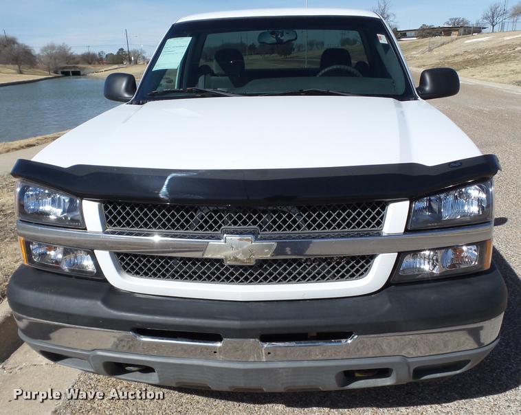 image for item L1630 2005 Chevrolet Silverado 1500 pickup truck