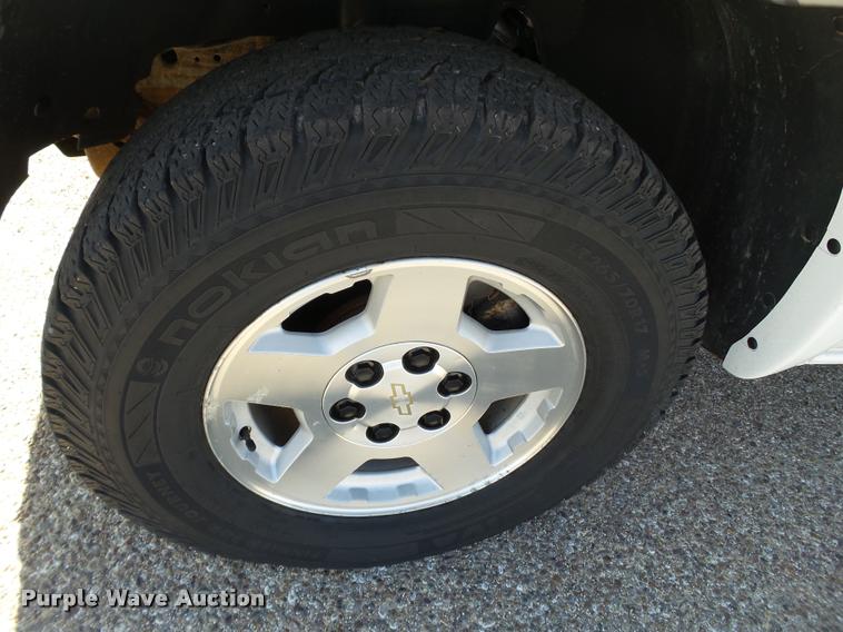 image for item L1630 2005 Chevrolet Silverado 1500 pickup truck