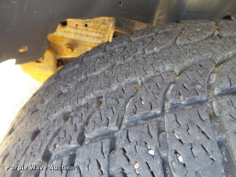 image for item L1630 2005 Chevrolet Silverado 1500 pickup truck