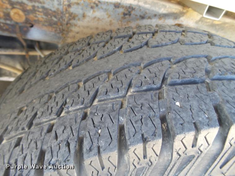 image for item L1630 2005 Chevrolet Silverado 1500 pickup truck