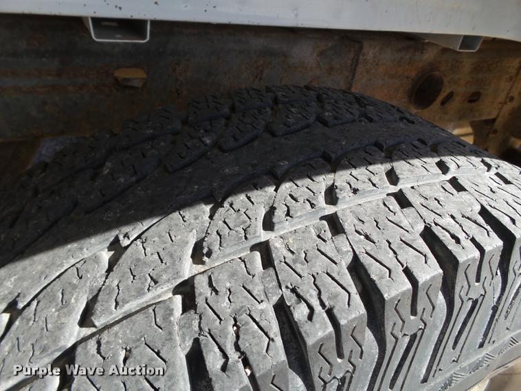 image for item L1630 2005 Chevrolet Silverado 1500 pickup truck