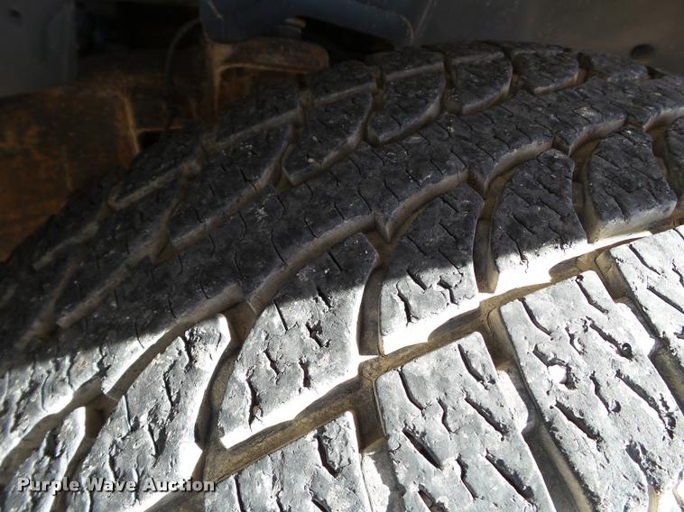 image for item L1630 2005 Chevrolet Silverado 1500 pickup truck