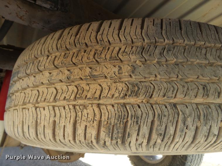 image for item L1630 2005 Chevrolet Silverado 1500 pickup truck