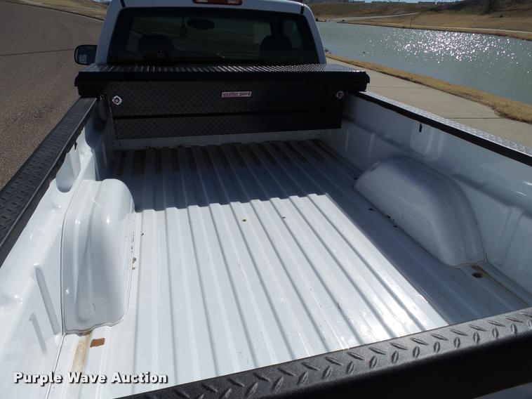 image for item L1630 2005 Chevrolet Silverado 1500 pickup truck