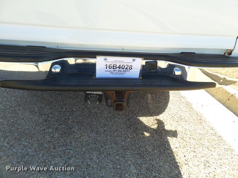 image for item L1630 2005 Chevrolet Silverado 1500 pickup truck