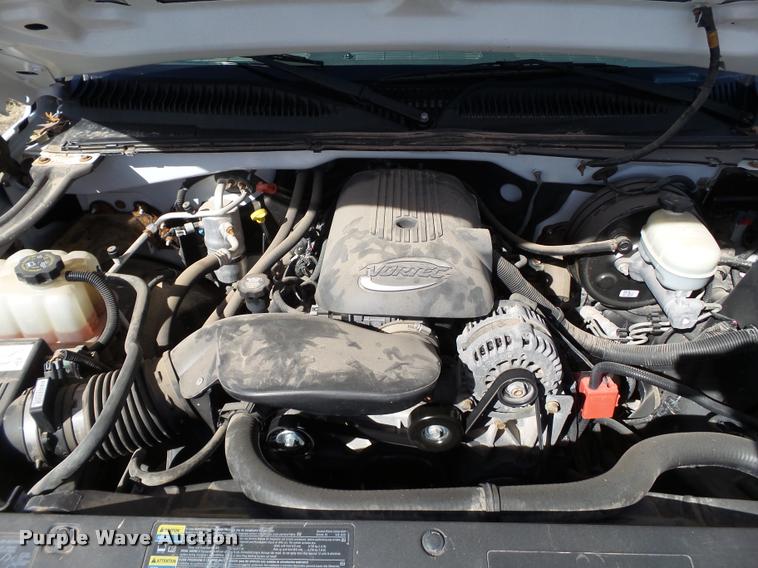 image for item L1630 2005 Chevrolet Silverado 1500 pickup truck