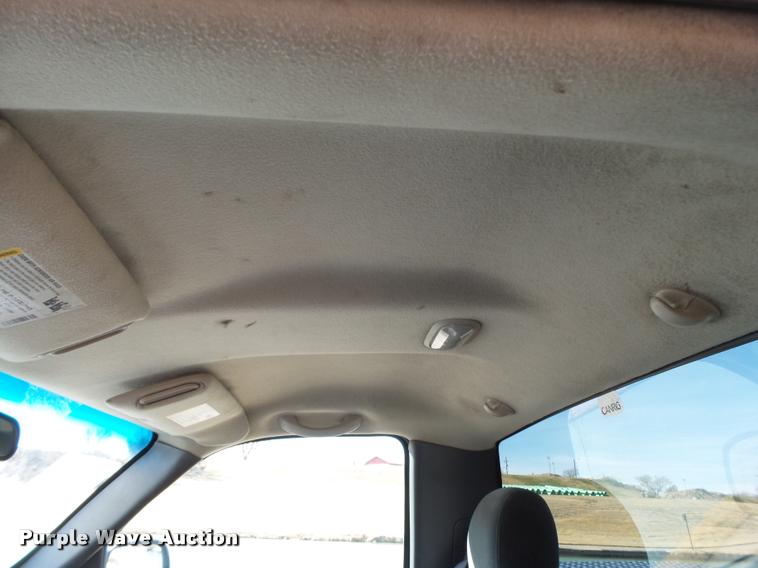 image for item L1630 2005 Chevrolet Silverado 1500 pickup truck