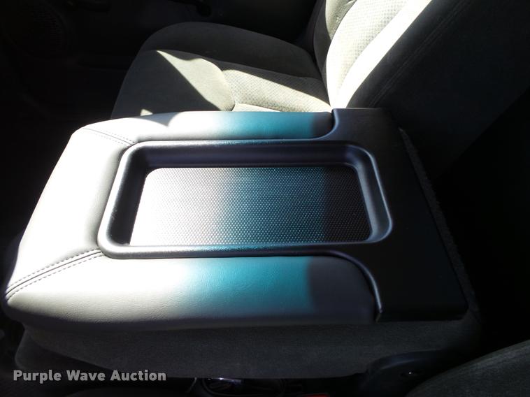 image for item L1630 2005 Chevrolet Silverado 1500 pickup truck