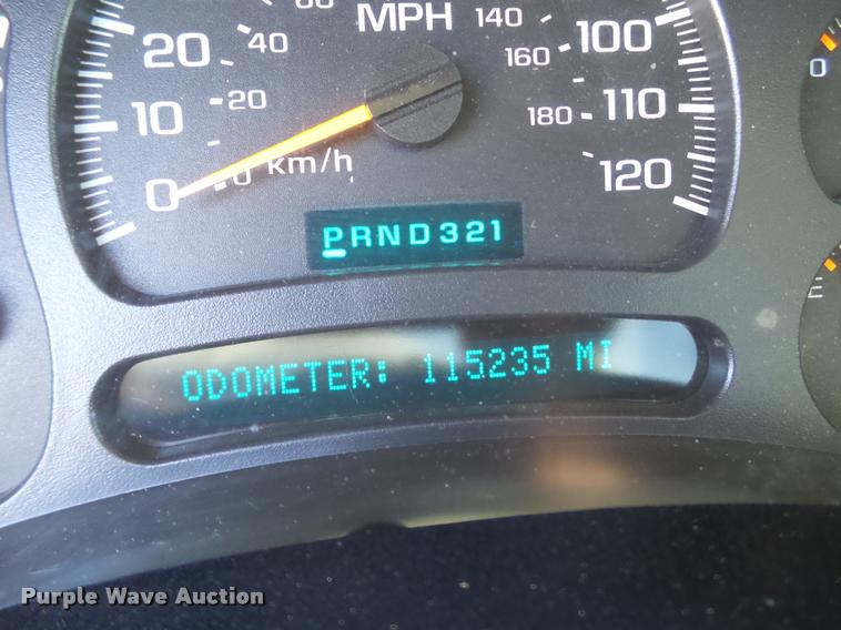 image for item L1630 2005 Chevrolet Silverado 1500 pickup truck