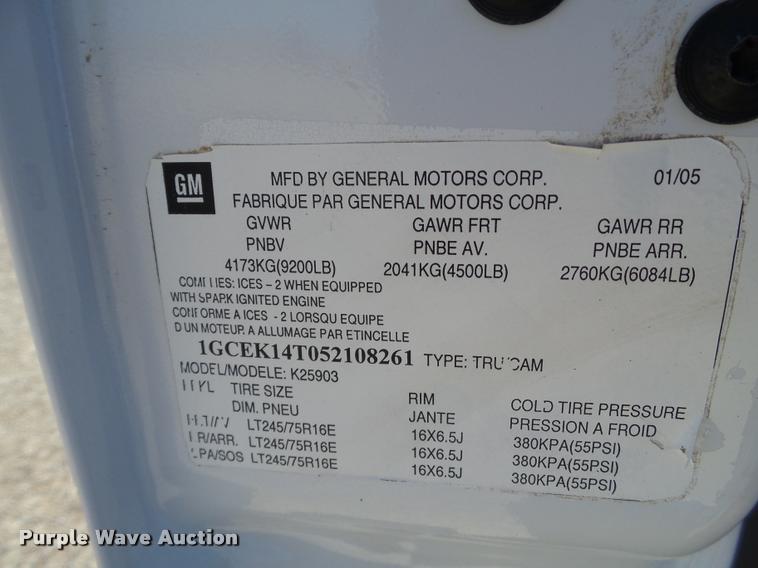 image for item L1630 2005 Chevrolet Silverado 1500 pickup truck