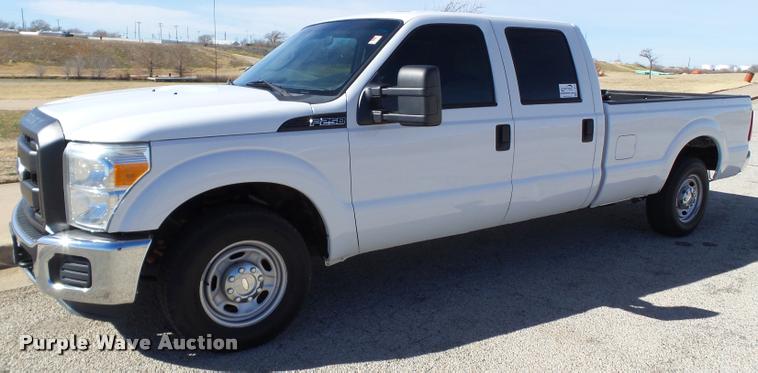 image for item L1631 2011 Ford F250 Super Duty Crew Cab pickup truck