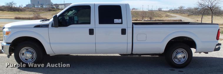 image for item L1631 2011 Ford F250 Super Duty Crew Cab pickup truck