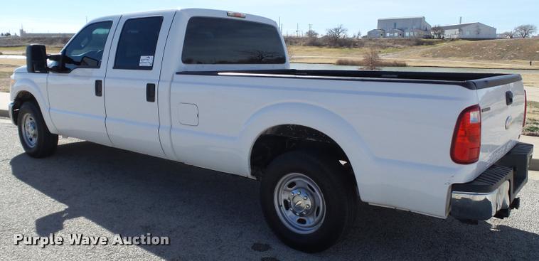 image for item L1631 2011 Ford F250 Super Duty Crew Cab pickup truck
