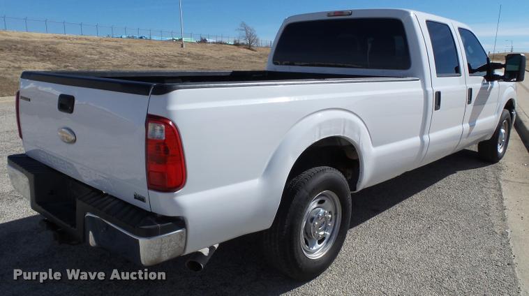 image for item L1631 2011 Ford F250 Super Duty Crew Cab pickup truck