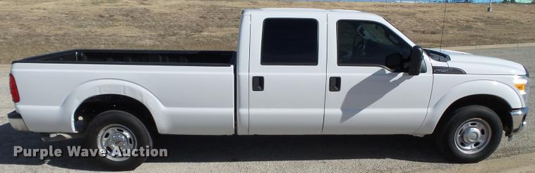 image for item L1631 2011 Ford F250 Super Duty Crew Cab pickup truck