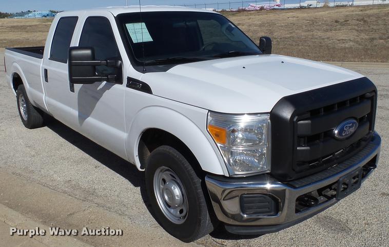 image for item L1631 2011 Ford F250 Super Duty Crew Cab pickup truck