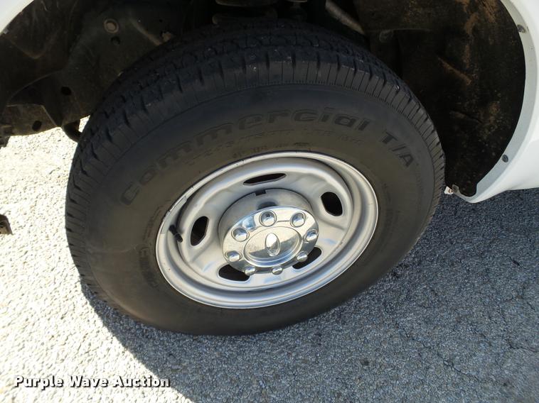 image for item L1631 2011 Ford F250 Super Duty Crew Cab pickup truck